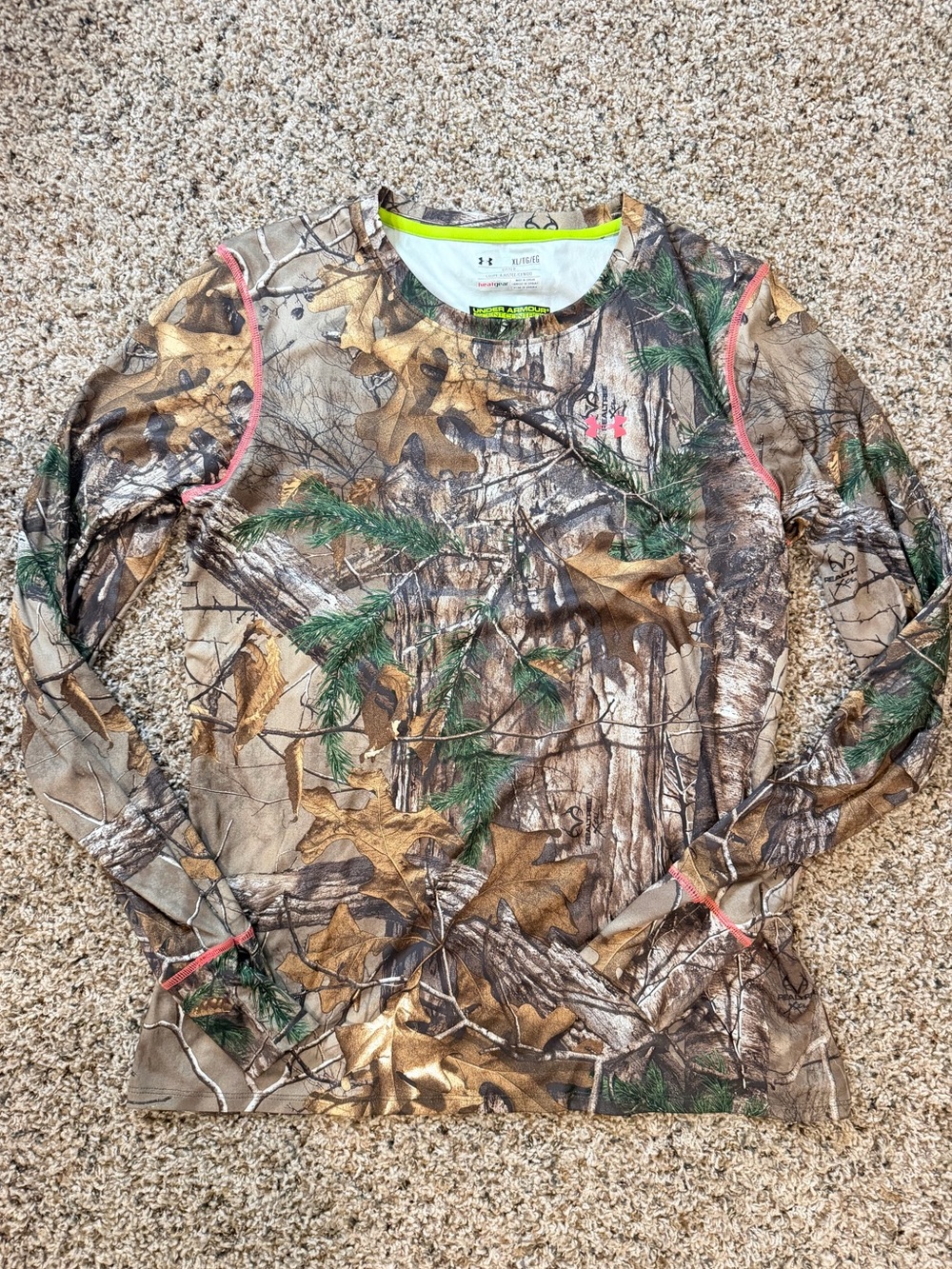 Under Armour Women's Lightweight Camo Long Sleeve Shirt, size XL like NEW